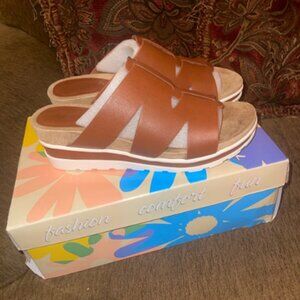Easy Street Women’s Slip‑On Sandals Brown Size 10 Wide Strap NWT - A140